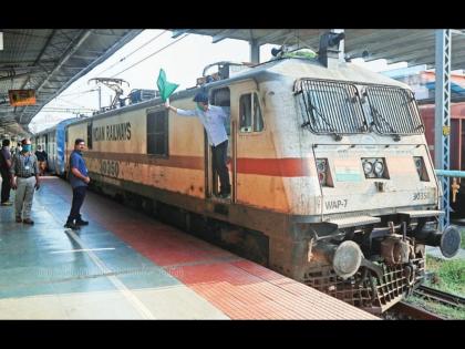 Why general coaches placed at beginning or last in train | रेल्वेच्या सुरूवातीला किंवा शेवटीच का असतात जनरल डबे? कारण असं जे तुम्हालाही माहीत नसेल!