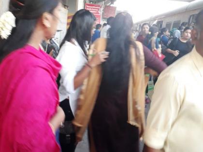 The technical rush of Kopar station with Vangani: 24 hours later on Central Railway track | वांगणीसह कोपर स्थानकातील तांत्रिक घोळ : २४ तासांनंतर मध्य रेल्वे रुळावर