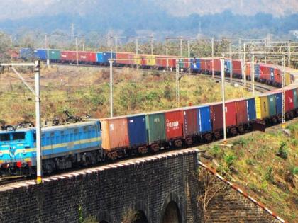 Central Railway handled 20.13 million tonnes of goods | मध्य रेल्वेने केली २०.१३ दशलक्ष टन मालाची वाहतूक