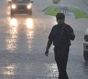 Heavy rains in Nagpur: 28.5 mm of rain | नागपुरात दमदार बरसल्या मेघधारा : २८.५ मिमी पाऊस