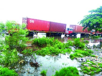 Highest warning in Konkan: Raigad rains, rain fall from Bhira dam | कोकणात अतिवृष्टीचा इशारा : रायगडला पावसाने झोडपले, भिरा धरणातून विसर्ग सुरू