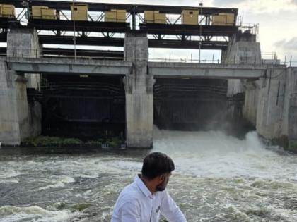 No canals, citizens angry over release of water in Godavari in kopargaon | कालव्यांना नाही, गोदावरीत पाणी सोडल्याने नागरिक संतप्त