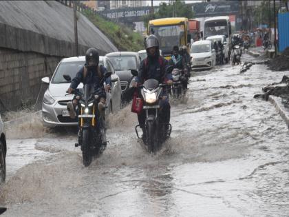 Pune city flooded with rain 71 complaint calls to Municipal Corporation | पावसाने पुणे शहर जलमय; महापालिकेकडे ७१ तक्रार कॉल