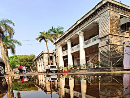 Kolhapur received heavy rain for the second day in a row | कोल्हापुरात सलग दुसऱ्या दिवशी वळीव बरसला, तापमानाचा पारा उतरला 