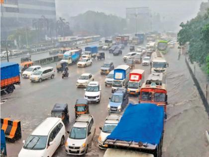 Mumbai lashed by rain, suburban residents in distress; Heavy rains; Road traffic slowed down | मुंबईला पावसाने झोडपले, उपनगरवासीय बेहाल; पावसाची दमदार खेळी; रस्ते वाहतूक मंदावली Mumbai lashed by rain, suburban residents in distress; Heavy rains; Road traffic slowed down | मुंबईला पावसाने झोडपले, उपनगरवासीय बेहाल; पावसाची दमदार खेळी; रस्ते वाहतूक मंदावली
