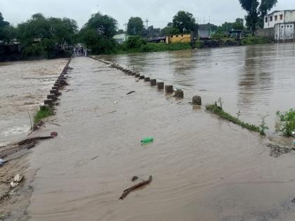 Strong return of rains in Marathwada; Many villages were cut off from rivers and streams | मराठवाड्यात पावसाचे दमदार पुनरागमन; ६७ मंडळात अतिवृष्टीची नोंद, अनेक गावांचा संपर्क तुटला