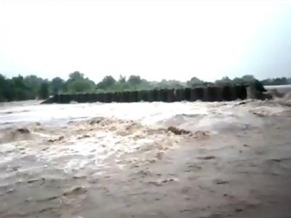 Heavy rains in Kannada taluka; The riverside villages woke up at night | कन्नड तालुक्यात अतिवृष्टीने हाहाकार; नदीकाठच्या गावांनी रात्र जागून काढली