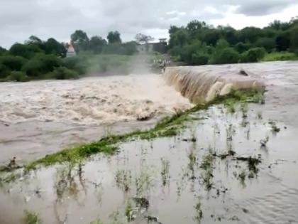 Beed district receives maximum rainfall in Marathwada; Consolation of filling small dams, flooding of rivers and streams | मराठवाड्यात बीड जिल्ह्यात सर्वाधिक पाऊस; छोटी धरणे भरल्याने दिलासा, नदी-नाल्यांना पूर