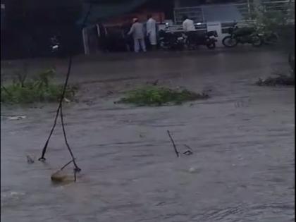Heavy rains in the Buldana district, life-threatening disorder; Transportation in many places | बुलडाणा जिल्ह्यात दमदार पाऊस, जनजीवन विस्कळीत; अनेक ठिकाणी वाहतूक खोळंबली Heavy rains in the Buldana district, life-threatening disorder; Transportation in many places | बुलडाणा जिल्ह्यात दमदार पाऊस, जनजीवन विस्कळीत; अनेक ठिकाणी वाहतूक खोळंबली