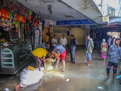 Pune flooded with heavy rains BJP - NCP engaged in accusing each other | पावसाच्या हाहाकाराने पुणे तुंबले; भाजप - राष्ट्रवादी एकमेकांवर आरोप करण्यातच गुंतले