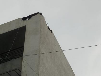 Dombivli people experienced the thrill of lightning building lightning | डोंबिवलीकरांनी अनुभवला विजांचा थरार, एका इमारतीवर पडली वीज