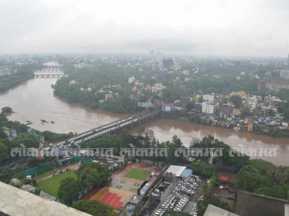 Constructions on drains cementation narrow river The water stopped and the city was flooded | नाल्यांवर बांधकामे, सिमेंटीकरण, अरुंद नदीपात्र! पाण्याची वाट बुजवली अन् पुराने शहराची वाट लागली