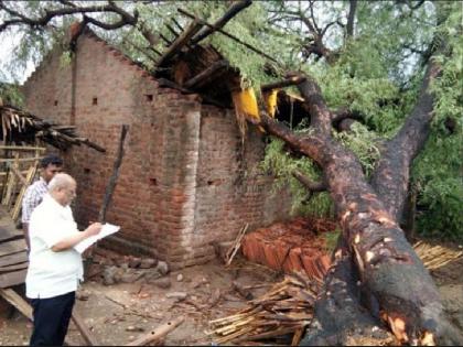 torrential rains in Gadchiroli district, several houses collapse | गडचिरोली जिल्ह्यात वादळी पावसाचा तडाखा, अनेक घरांची पडझड