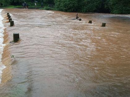 Goa-Mumbai, Goa-Bangalore interstate bus traffic collapse due to heavy rains | मुसळधार पावसामुळे गोवा-मुंबई, गोवा-बंगळुरू आंतरराज्य बस वाहतूक कोलमडली