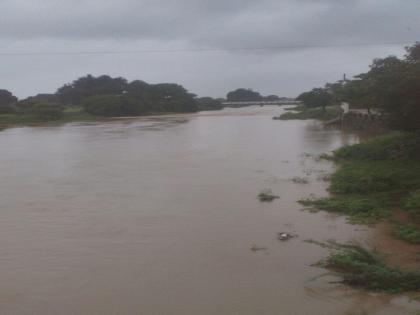 Heavy rain damaged Navapura | मुसळधार पावसाने नवापूरला झोडपले