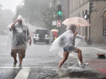 Orange alert for 24 hours in Mumbai, Raigad, Ratnagiri districts along with Pune Ghat, Satara Ghat area | मुंबई, रायगड, रत्नागिरी जिल्ह्यासह पुणे घाट, सातारा घाट परिसरात 24 तासांसाठी ऑरेंज अलर्ट Orange alert for 24 hours in Mumbai, Raigad, Ratnagiri districts along with Pune Ghat, Satara Ghat area | मुंबई, रायगड, रत्नागिरी जिल्ह्यासह पुणे घाट, सातारा घाट परिसरात 24 तासांसाठी ऑरेंज अलर्ट