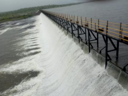 Hundreds of hectares of crops under water in Nanded; In 24 hours, four people were betrayed | नांदेडमध्ये शेकडाे हेक्टर पिके पाण्याखाली; २४ तासांत चार जण दगावले 