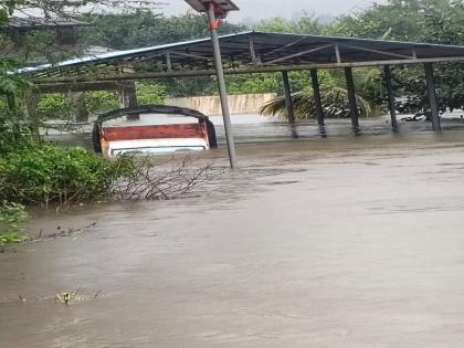 Villages lost contact; Pushpavati river flooded due to release of water from Pimpalgaon Joga Dam | गावांचा संपर्क तुटला; पिंपळगाव जोगा धरणातून पाणी सोडल्याने पुष्पावती नदीला पूर