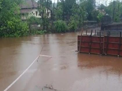 Unseasonal rains cause loss of Rs 31 lakh in Ratnagiri district One dead, six injured | अवकाळी पावसाने रत्नागिरी जिल्ह्यात ३१.८९ लाखांचे नुकसान; एकाचा मृत्यू, सहा जण जखमी