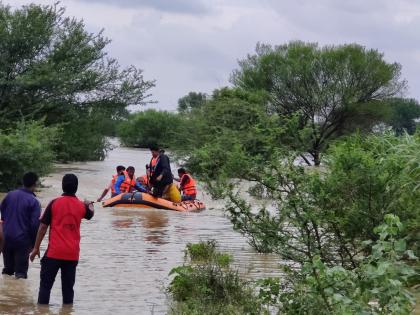 More than 700 citizens of Marathwada were shifted to safer places | मराठवाड्यात न भूतो न भविष्यती पाऊस; ७०० हून अधिक नागरिकांना सुरक्षितस्थळी हलविले