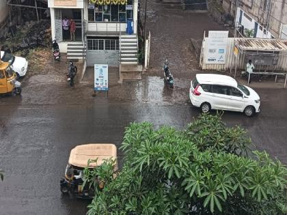 rain in Kolhapur, Rabi crop will benefit | कोल्हापुरात पावसाच्या हलक्या सरी, रब्बीला दिलासा