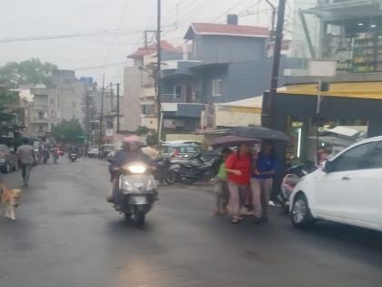 Unseasonal rains in Satara for the second day, citizens riot | हिवाळ्यात पावसाळा; साताऱ्यात दुसऱ्या दिवशीही अवकाळी, नागरिकांची त्रेधातीरपीट