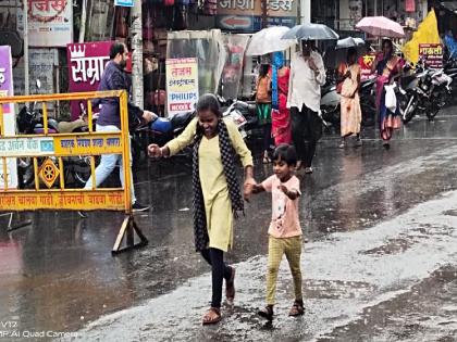 Karad, Khandala, Satara in heavy rain, An atmosphere of anxiety among farmers | साताऱ्यासह कऱ्हाड, खंडाळ्यात मुसळधार पाऊस; नागरिकांची उडाली तारांबळ