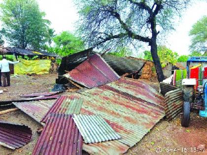  Patrol hit with Karhad, storm hits home; Break the plants and break the power | कऱ्हाड सह पाटणला वादळाचा तडाखा, घरांवरील पत्रे उडाले; झाडे मोडून पडल्याने वीज खंडित