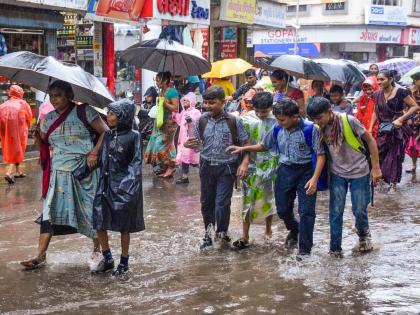 All schools and colleges in Ratnagiri declared holiday on Monday due to heavy rains | मुसळधार पावसामुळे रत्नागिरीतील सर्व शाळा, महाविद्यालयांना सोमवारी सुट्टी जाहीर