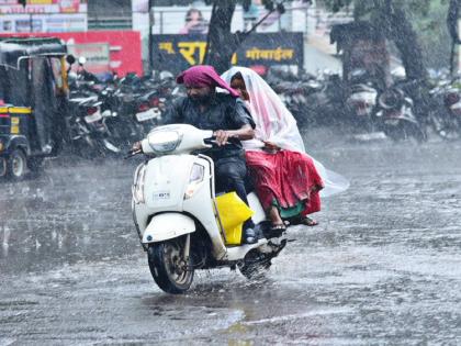 Kolhapur district was lashed by the return rains | परतीच्या पावसाने कोल्हापूर जिल्ह्याला झोडपले, शेती कामाला गती