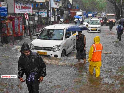 Traffic is blocked, water is stagnant; Taking advantage of the situation, app-based private vehicles are arbitrarily increasing their fares | वाहतूक बंद, साचले पाणी; परिस्थितीचा गैरफायदा घेत ॲप आधारित खासगी वाहनांची मनमानी भाडेवाढ