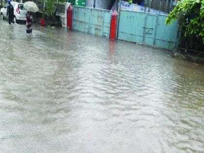 Failure to drain the water, Kalyan-Dombivli slums, chawls of citizens | पाण्याचा निचरा करण्यात अपयश, कल्याण-डोंबिवलीतील सखल भाग, चाळींमधील नागरिकांचे हाल