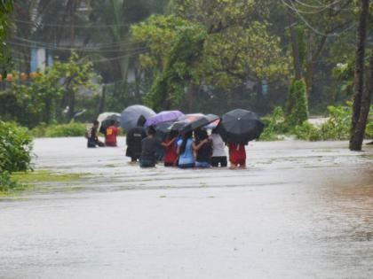 Due to the rain, the traffic between Goa and Bangalore was halted for 15 hours | पावसामुळे गोवा-बंगळुरूदरम्यानची वाहतूक 15 तास रखडली