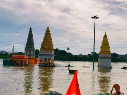 1 lakh 46 thousand rupees released into Bhima river; flood water will enter Pandharpur; dams under water | भीमा नदीला १ लाख ४६ हजाराचा विसर्ग; पंढरपुरात पुराचे पाणी शिरणार; बंधारे पाण्याखाली