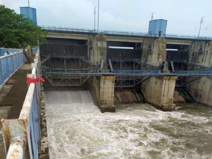 The 15 gates of Gosekhurd opened by half a meter | गोसेखुर्दचे १५ दरवाजे अर्धा मीटरने उघडले; नदीकाठच्या गावांना सतर्कतेचा इशारा