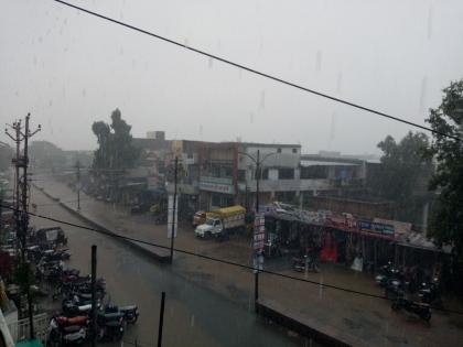 Warm rain in the city of Washim! | वाशिम शहरात दमदार पावसाची हजेरी!