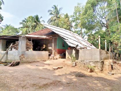 Heavy rains hit Mangaon valley | माणगांव खो-यात वादळी पावसाचा फटका