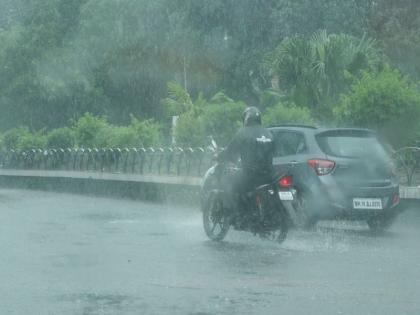 Rainy stream of rain throughout the week in the field | खान्देशात आठवडाभर पावसाच्या रिमझिम धारा