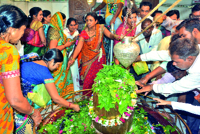 Kavad-Palkhi Festival on the day of the paw | पोळ््याच्या दिवशी कावड-पालखी महोत्सव