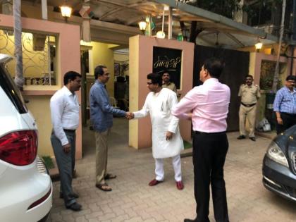 mns chief raj thackeray meets uddhav thackeray at matoshree to give invitation of amit thackerays wedding | मोठी बातमी! उद्धव ठाकरेंच्या भेटीसाठी राज ठाकरे मातोश्रीवर