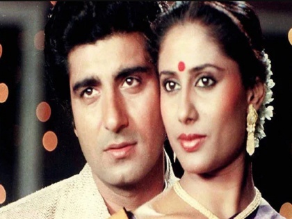 raj babbar and smita patil love story | पहिल्या भेटीतच राज बब्बर पडले होते स्मिता पाटील यांच्या प्रेमात, अशी आहे त्यांची लव्हस्टोरी
