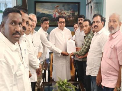 लक्ष्मी ऑरगॅनिक विरोधातील संघर्षाला व्यापक स्वरूप; आंदोलकांनी मुंबईत घेतली राज ठाकरेंची भेट - Marathi News | protest against lote parshuram midc lakshmi organics takes a wider form protesters meet mns chief raj thackeray in mumbai to support | Latest politics News at Lokmat.com