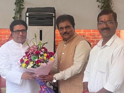 Shiv Sena Dr Deepak Sawant goodwill visit to MNS President Raj Thackeray | शिवसेनेचे डॉ. दिपक सावंत यांनी घेतली मनसे अध्यक्ष राज ठाकरे यांची सदिच्छा भेट