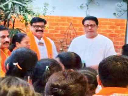 ‘मलाही ऑफर आल्या, त्यांना मी पळवून लावले’; उमेदवारांनी आमिषाला बळी पडू नये : राज ठाकरेंचा सल्ला - Marathi News | 'I also got offers, I turned them down'; Candidates should not fall for the bait Raj Thackeray's advice | Latest News at Lokmat.com ‘मलाही ऑफर आल्या, त्यांना मी पळवून लावले’; उमेदवारांनी आमिषाला बळी पडू नये : राज ठाकरेंचा सल्ला - Marathi News | 'I also got offers, I turned them down'; Candidates should not fall for the bait Raj Thackeray's advice | Latest News at Lokmat.com