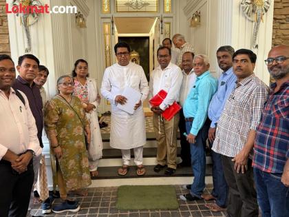 MNS Raj Thackeray reassures residents near Elphinstone Bridge in Mumbai | "घरं तोडायला येतील त्यांना सांगा, राज ठाकरेंशी बोलून घ्या"; एल्फिन्स्टन पूल बाधितांना मनसेने दिला धीर MNS Raj Thackeray reassures residents near Elphinstone Bridge in Mumbai | "घरं तोडायला येतील त्यांना सांगा, राज ठाकरेंशी बोलून घ्या"; एल्फिन्स्टन पूल बाधितांना मनसेने दिला धीर