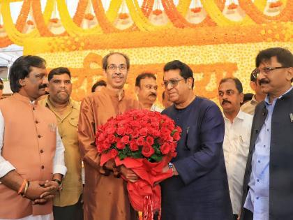 Raj Thackeray on Matoshree, what birthday gift will he give to Uddhav Thackeray; Shiv sena MNS Alliance or good wishes... | Raj Thackeray: राज ठाकरे मातोश्रीवर, उद्धव ठाकरेंना वाढदिवसाचे काय गिफ्ट देणार; युती की शुभेच्छाच... Raj Thackeray on Matoshree, what birthday gift will he give to Uddhav Thackeray; Shiv sena MNS Alliance or good wishes... | Raj Thackeray: राज ठाकरे मातोश्रीवर, उद्धव ठाकरेंना वाढदिवसाचे काय गिफ्ट देणार; युती की शुभेच्छाच...
