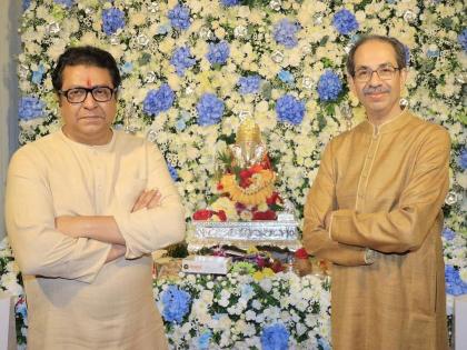 युतीचा श्रीगणेशा! उद्धव ठाकरे सहकुटुंब राज ठाकरेंच्या 'शिवतीर्थ'वर दाखल; गणपतीचं घेतले दर्शन - Marathi News | Uddhav Thackeray, Rashmi Thackeray, Aditya Thackeray arrive at MNS President Raj Thackeray Shivtirth residence for Ganpati darshan | Latest maharashtra News at Lokmat.com