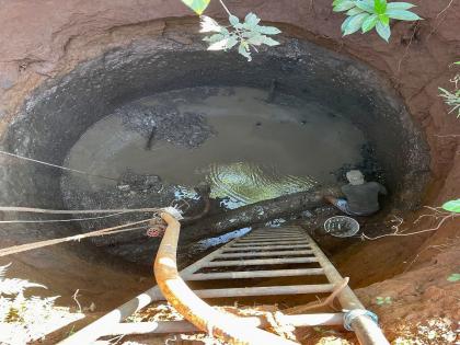 The curiosity of the wood found at the bottom of the well, It will help to unravel the history of Rajapur during the British period | Ratnagiri: विहिरीच्या तळाशी सापडलेल्या लाकडाचे कुतूहल, ब्रिटिशकालीन राजापूरच्या इतिहास उलगडण्यास मदत होणार 