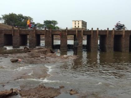 'Rajaram' removed the plates of the dam | 'राजाराम' बंधाऱ्याच्या प्लेटा काढल्या