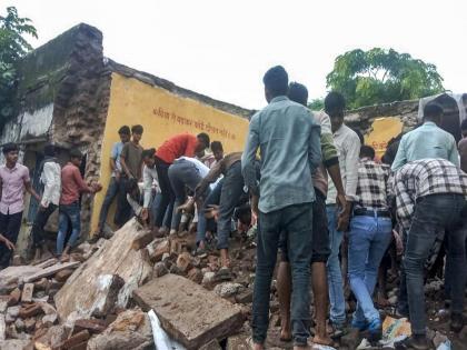 Rajasthan School Building Collapse: Students said, Guruji, the roof was collapsing, but the teachers kept it in place, shocking information comes to light in the school accident | विद्यार्थी म्हणाले, गुरुजी छप्पर कोसळतंय, पण शिक्षकांनी दरडावून बसवून ठेवले, शाळा दुर्घटनेत धक्कादायक माहिती समोर  